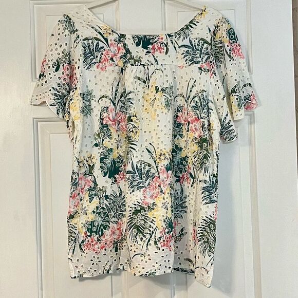 NWT Tru Luxe Jeans Multicolor Floral Eyelets Short Sleeve Blouse Medium - Picture 2 of 9